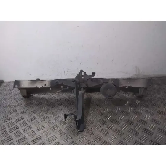Panel Frontal para Toyota Corolla Verso (R1)