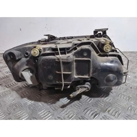 Faro Izquierdo para Audi A6 Berlina (4B2)