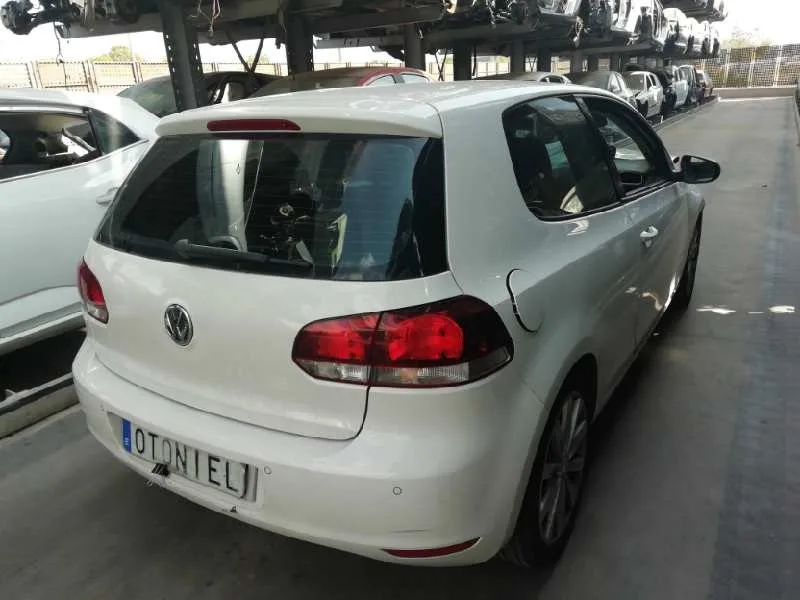 VOLKSWAGEN GOLF VI (5K1) VOLKSWAGEN GOLF VI (5K1) '2009 1.6 TDI DPF BLANCO 2008