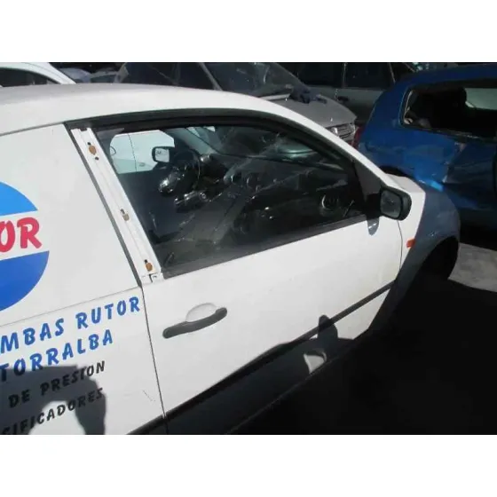 FORD FIESTA (CBK) '2004 AMBIENTE BLANCO