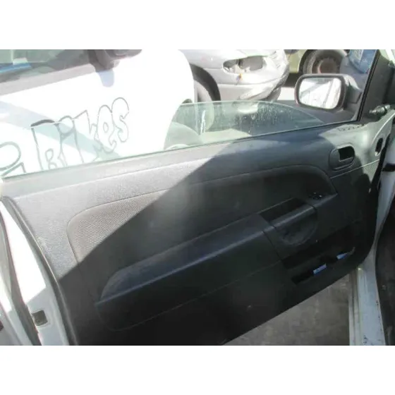 FORD FIESTA (CBK) '2004 AMBIENTE BLANCO