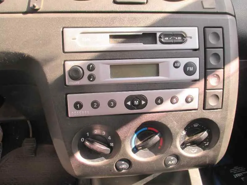FORD FIESTA (CBK) '2004 AMBIENTE BLANCO