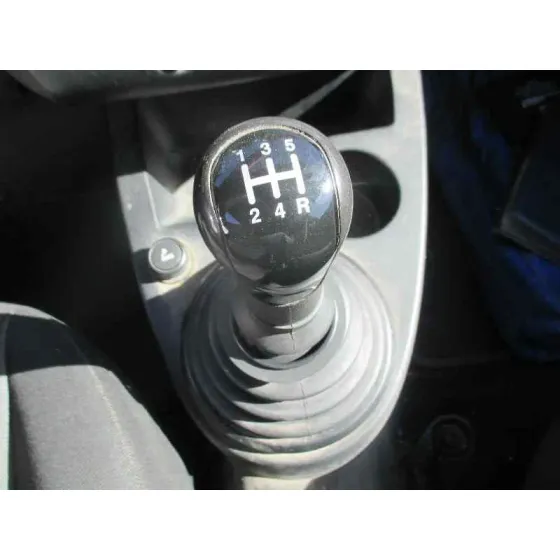 FORD FIESTA (CBK) '2004 AMBIENTE BLANCO