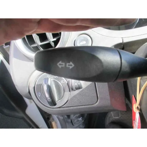 FORD FIESTA (CBK) '2004 AMBIENTE BLANCO