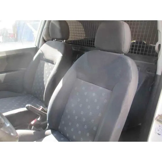 FORD FIESTA (CBK) '2004 AMBIENTE BLANCO