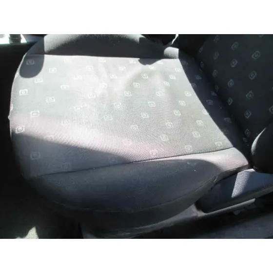 FORD FIESTA (CBK) '2004 AMBIENTE BLANCO