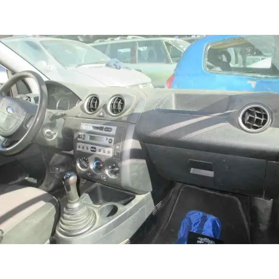 FORD FIESTA (CBK) '2004 AMBIENTE BLANCO