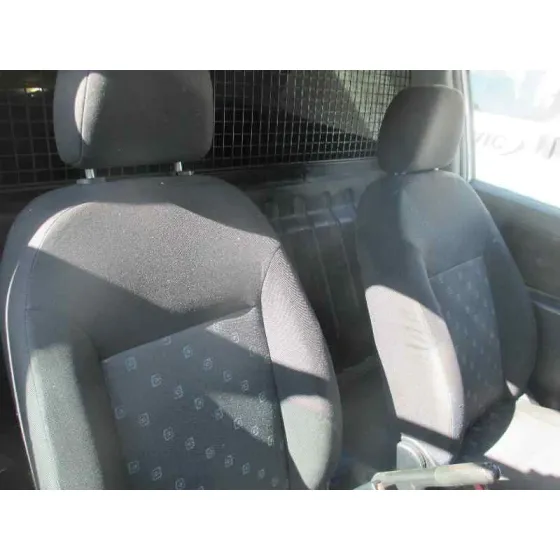 FORD FIESTA (CBK) '2004 AMBIENTE BLANCO