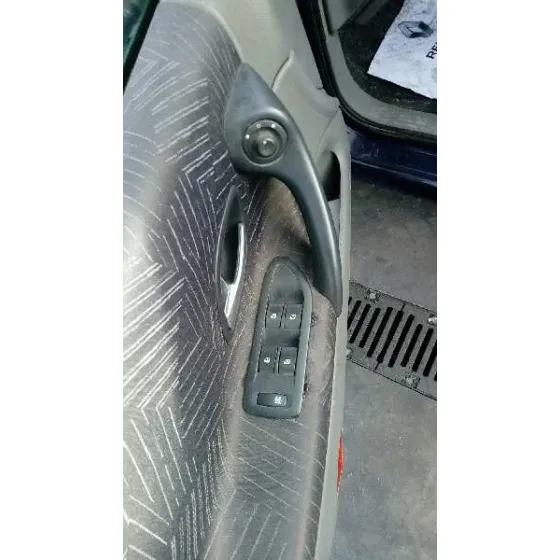 RENAULT LAGUNA II (BG0) '2002 AUTHENTIQUE AZUL