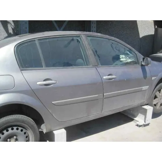RENAULT MEGANE II CLASSIC BERLINA '2004 CONFORT AUTHENTIQUE GRIS