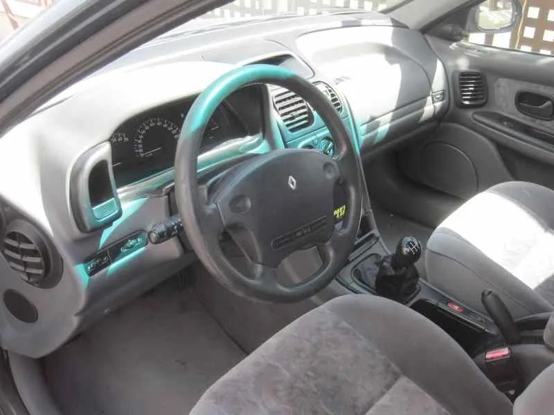 RENAULT LAGUNA GRANDTOUR (K56) RENAULT LAGUNA GRANDTOUR (K56) '1998 2.2 DT RT CONCORDE VERDE 1997