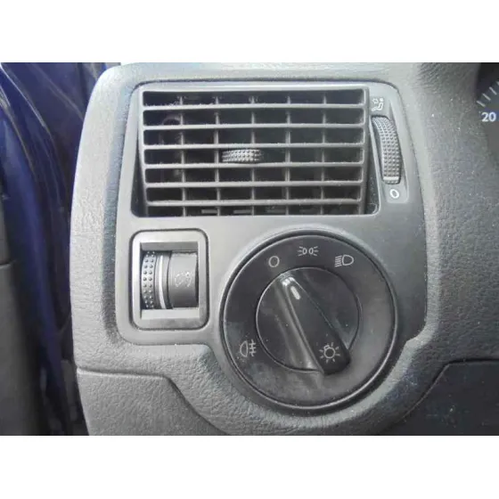 VOLKSWAGEN GOLF IV BERLINA (1J1) '2002 GTI AZUL