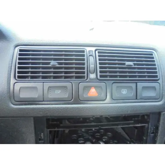 VOLKSWAGEN GOLF IV BERLINA (1J1) '2002 GTI AZUL