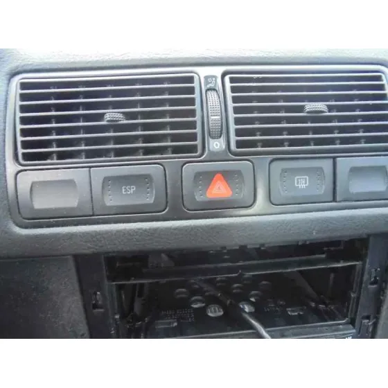 VOLKSWAGEN GOLF IV BERLINA (1J1) '2002 GTI AZUL