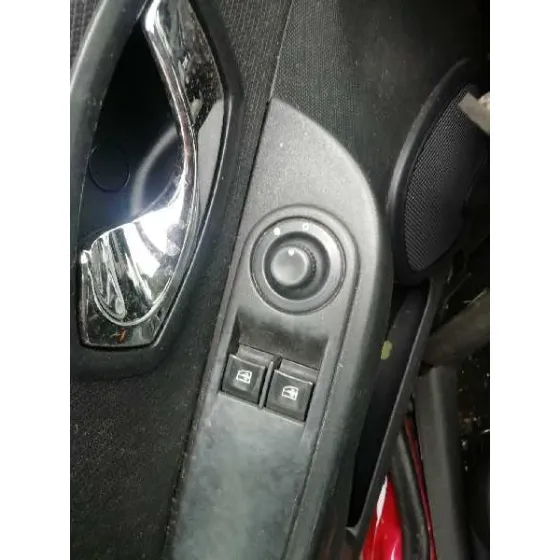 RENAULT CLIO IV '2013 0.9 ROJO