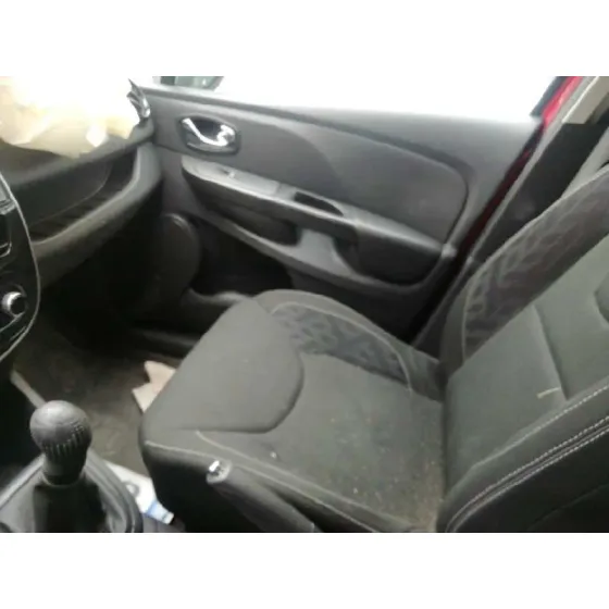 RENAULT CLIO IV '2013 0.9 ROJO
