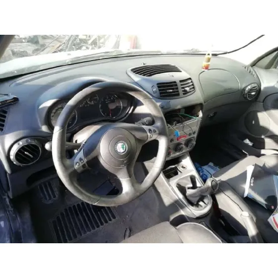 ALFA ROMEO 147 (190) '2006 1.6 TS 105 DISTINCTIVE NEGRO