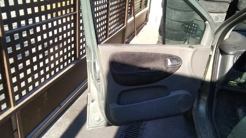 RENAULT SCENIC (JA..) RENAULT SCENIC (JA..) '2002 1.6 16V PRIVILEGE VERDE 2001
