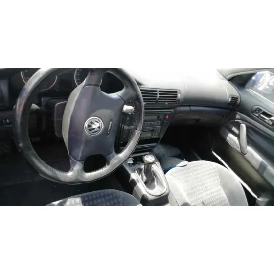 VOLKSWAGEN PASSAT BERLINA (3B3) '2001 1.9 TDI AZUL