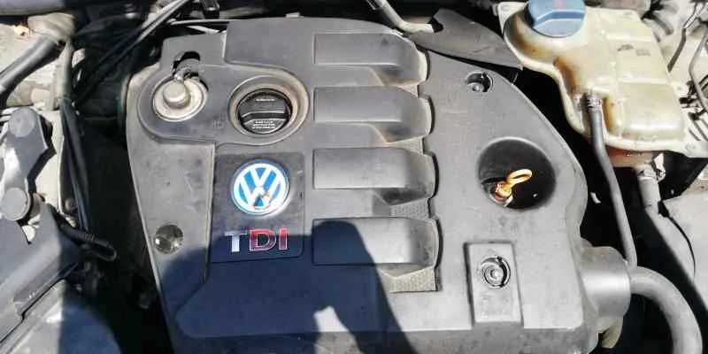 VOLKSWAGEN PASSAT BERLINA (3B3) '2001 1.9 TDI AZUL