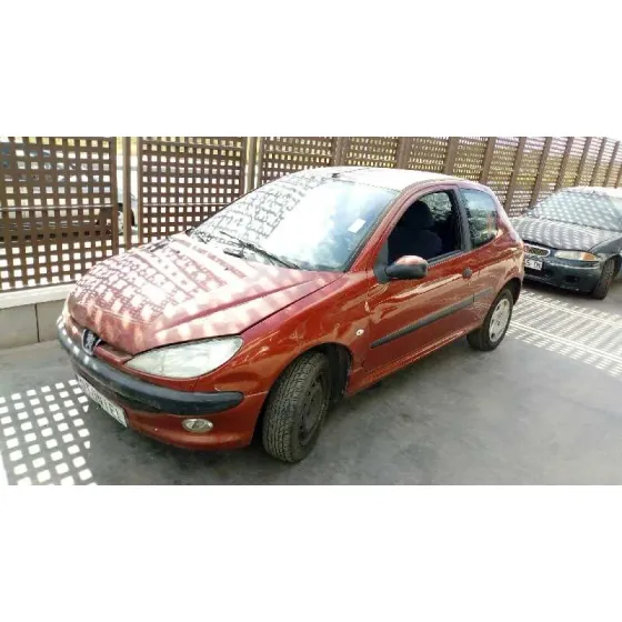 PEUGEOT 206 BERLINA '2002 XT ROJO