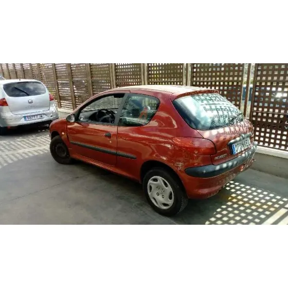 PEUGEOT 206 BERLINA '2002 XT ROJO