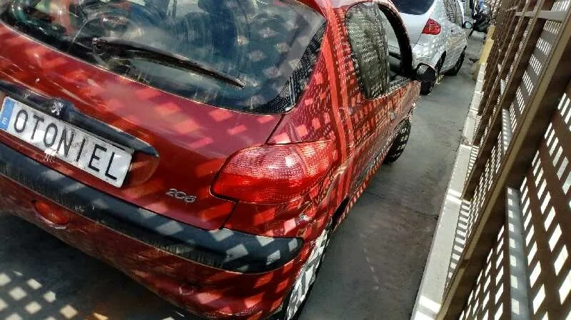 PEUGEOT 206 BERLINA '2002 XT ROJO