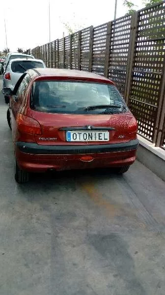 PEUGEOT 206 BERLINA '2002 XT ROJO