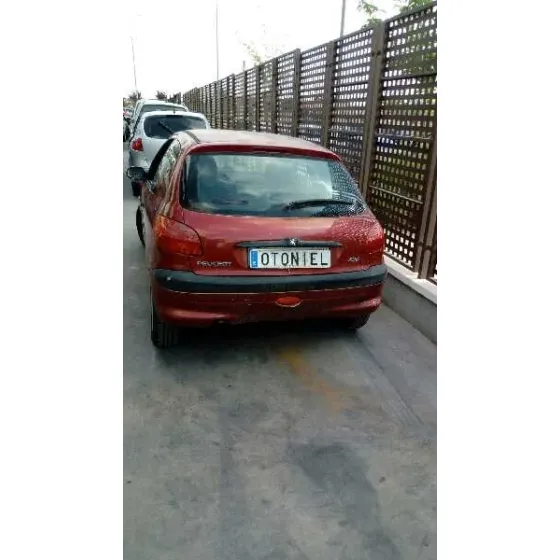 PEUGEOT 206 BERLINA '2002 XT ROJO