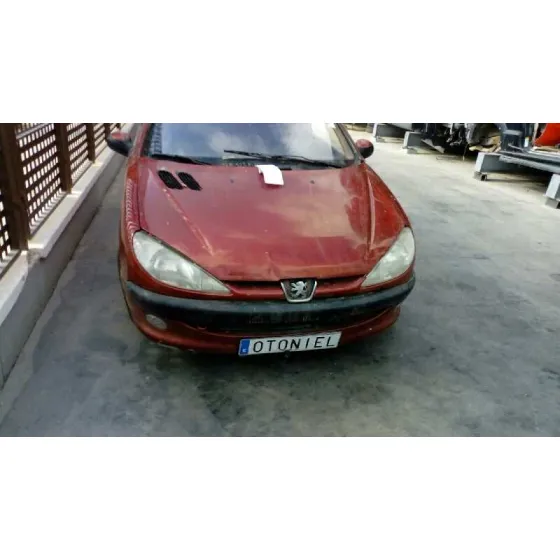PEUGEOT 206 BERLINA '2002 XT ROJO