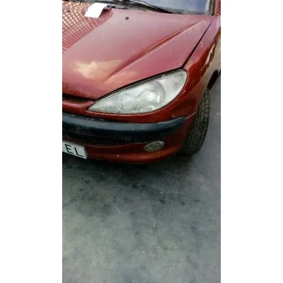PEUGEOT 206 BERLINA '2002 XT ROJO