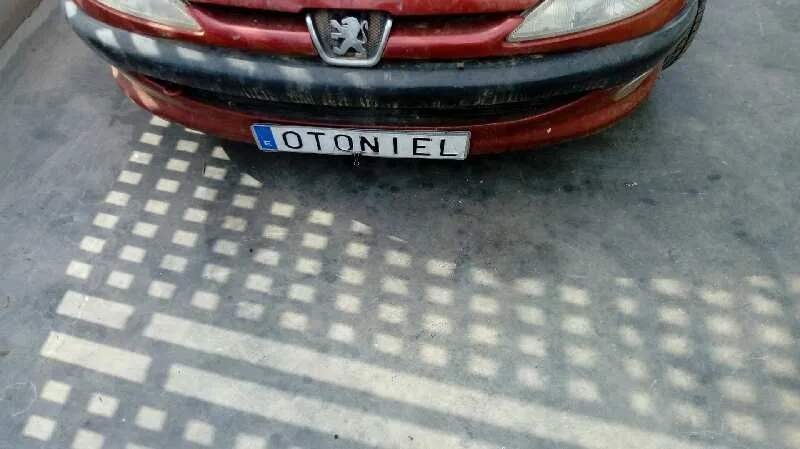 PEUGEOT 206 BERLINA '2002 XT ROJO