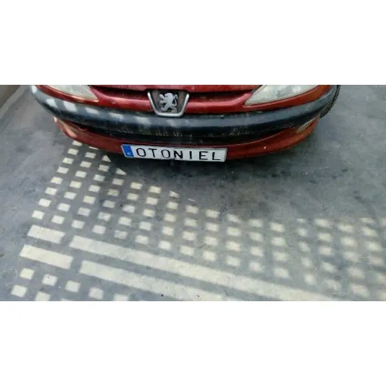 PEUGEOT 206 BERLINA '2002 XT ROJO