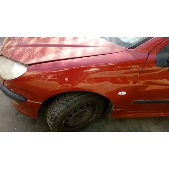 PEUGEOT 206 BERLINA '2002 XT ROJO