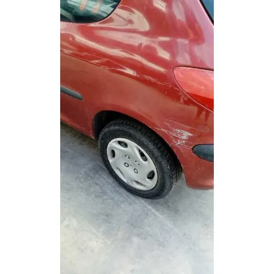 PEUGEOT 206 BERLINA '2002 XT ROJO