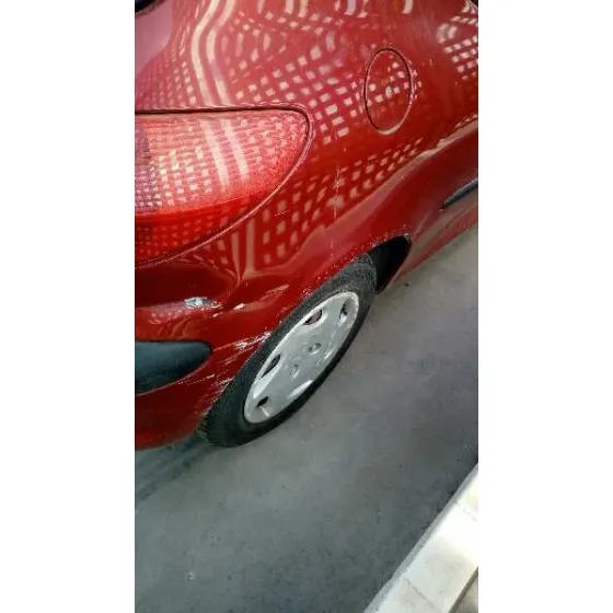 PEUGEOT 206 BERLINA '2002 XT ROJO