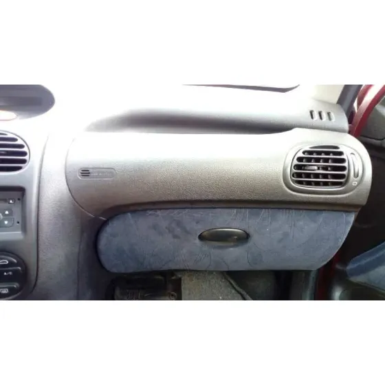 PEUGEOT 206 BERLINA '2002 XT ROJO