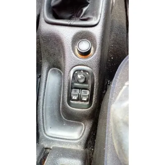 PEUGEOT 206 BERLINA '2002 XT ROJO