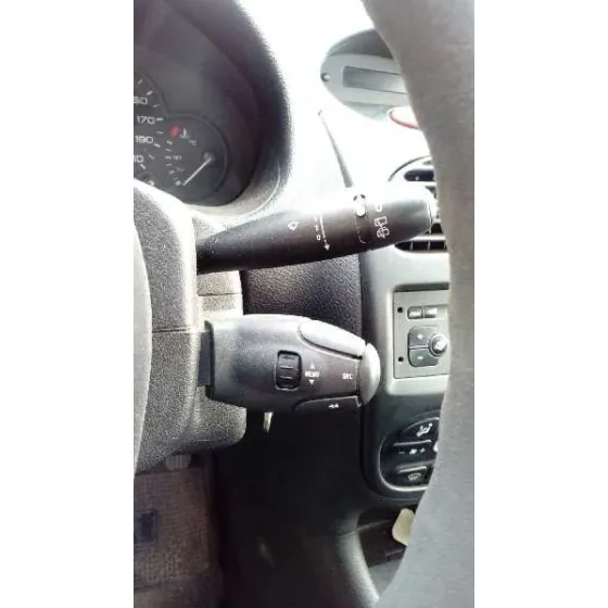 PEUGEOT 206 BERLINA '2002 XT ROJO