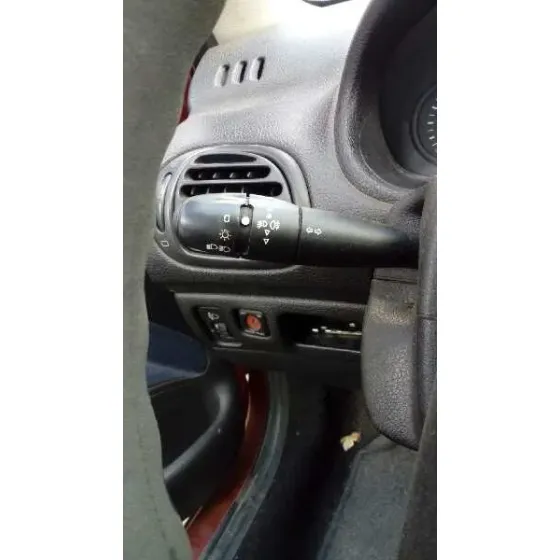 PEUGEOT 206 BERLINA '2002 XT ROJO