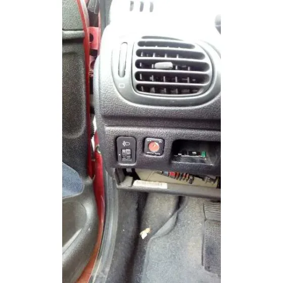 PEUGEOT 206 BERLINA '2002 XT ROJO