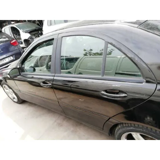 MERCEDES CLASE C (W203) BERLINA '2003 220 CDI (203.006) NEGRO