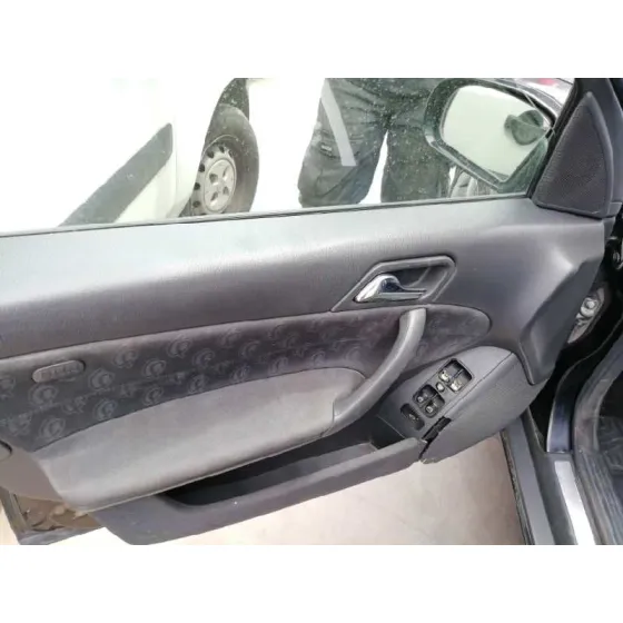 MERCEDES CLASE C (W203) BERLINA '2003 220 CDI (203.006) NEGRO