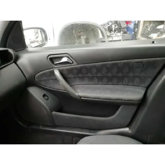 MERCEDES CLASE C (W203) BERLINA '2003 220 CDI (203.006) NEGRO