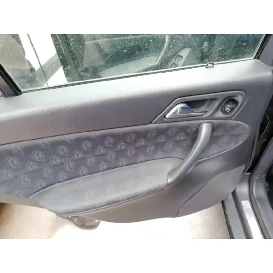 MERCEDES CLASE C (W203) BERLINA '2003 220 CDI (203.006) NEGRO