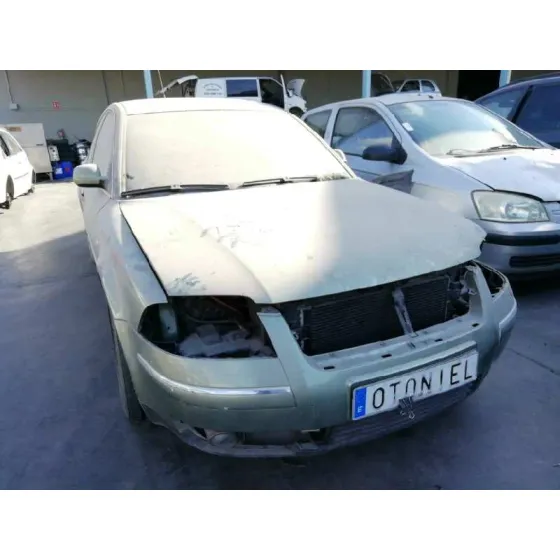 VOLKSWAGEN PASSAT BERLINA (3B3) '2002 V6 TDI HIGHLINE VERDE