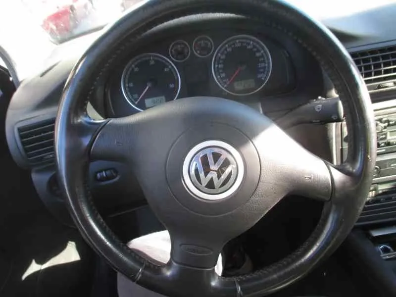 VOLKSWAGEN PASSAT BERLINA (3B3) VOLKSWAGEN PASSAT BERLINA (3B3) '2001 1.9 TDI AZUL 2000