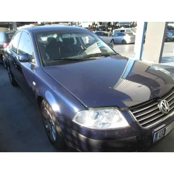 VOLKSWAGEN PASSAT BERLINA (3B3) '2001 1.9 TDI AZUL