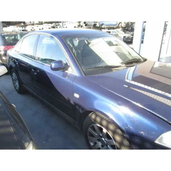 VOLKSWAGEN PASSAT BERLINA (3B3) '2001 1.9 TDI AZUL