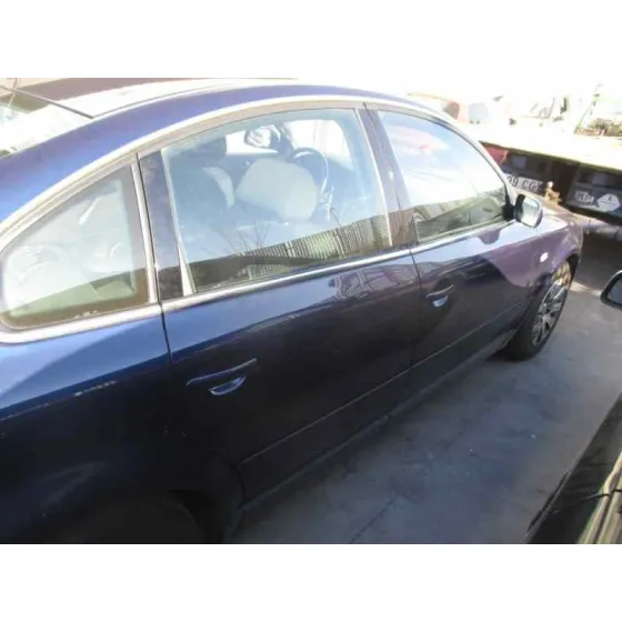 VOLKSWAGEN PASSAT BERLINA (3B3) '2001 1.9 TDI AZUL
